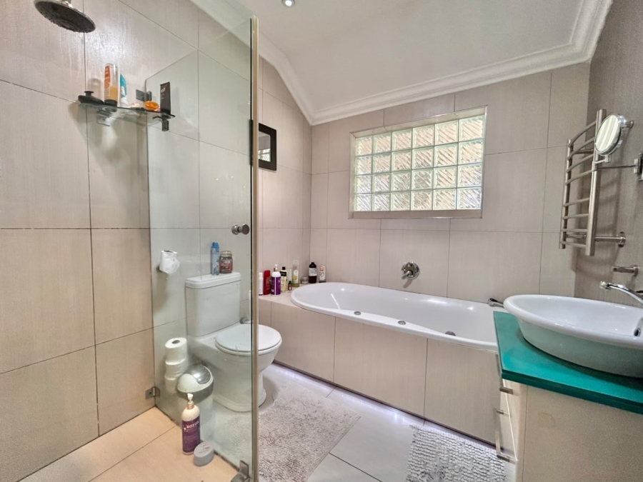 To Let 4 Bedroom Property for Rent in Plumstead Western Cape